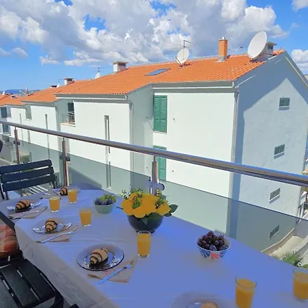 Large Seaview Apt, 150m To Beach, 4km From - Nora Trogir