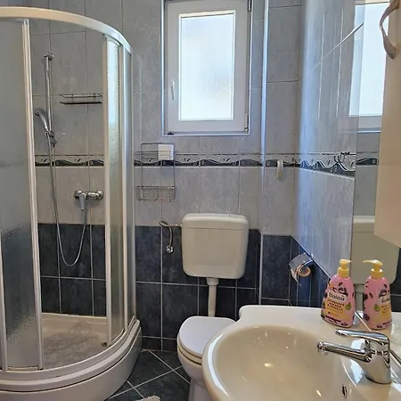 Large Seaview Apt, 150m To Beach, 4km From - Nora