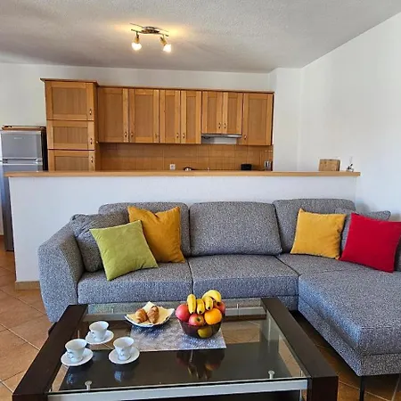 Appartement Large Seaview Apt, 150m To Beach, 4km From - Nora