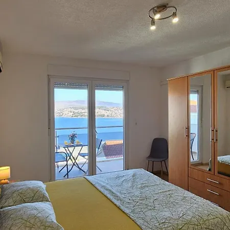 Large Seaview Apt, 150m To Beach, 4km From - Nora 아파트 *