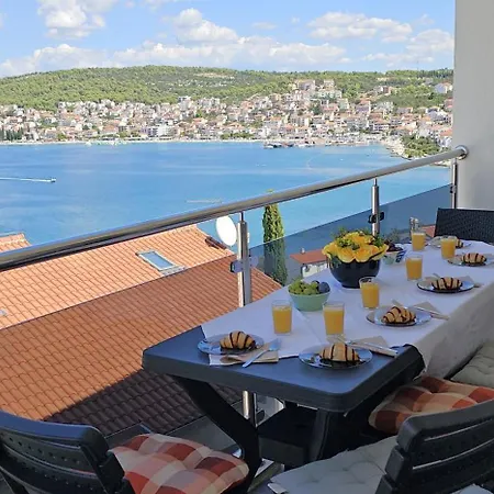 Apartmán Large Seaview Apt, 150m To Beach, 4km From - Nora Trogir