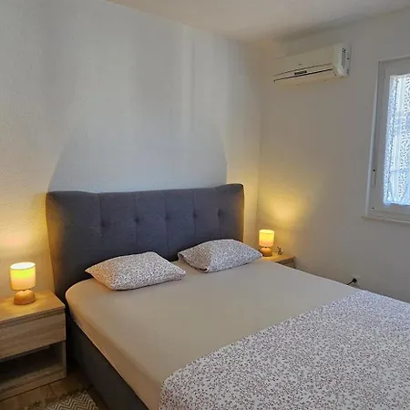Large Seaview Apt, 150m To Beach, 4km From - Nora Apartmán *