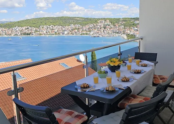Apartment Large Seaview Apt, 150m To Beach, 4km From - Nora Trogir