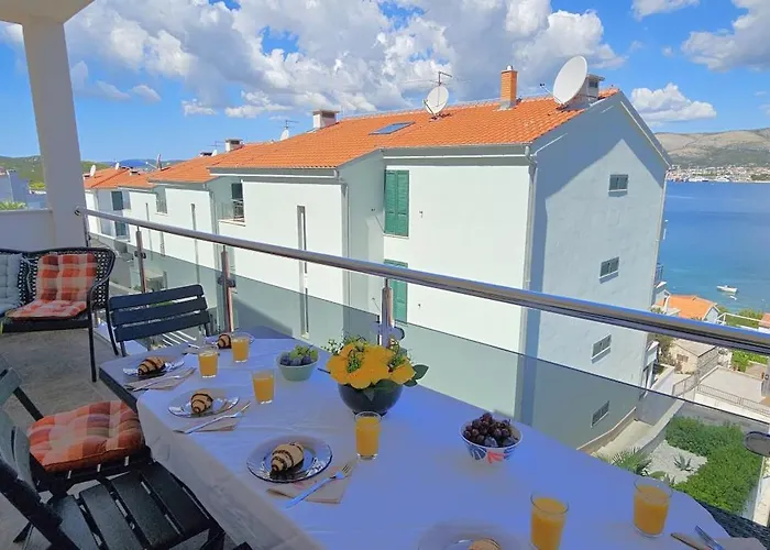 Large Seaview Apt, 150m To Beach, 4km From - Nora Trogir