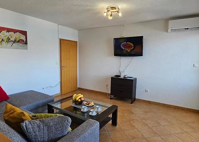 Large Seaview Apt, 150m To Beach, 4km From - Nora 公寓