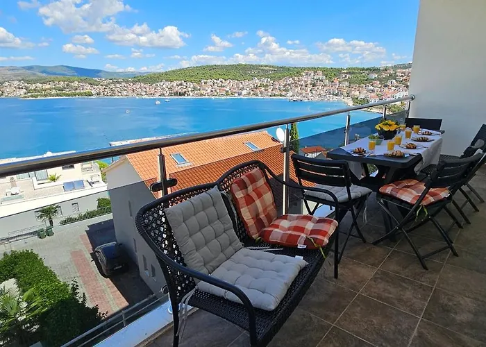 Large Seaview Apt, 150m To Beach, 4km From - Nora 公寓 *