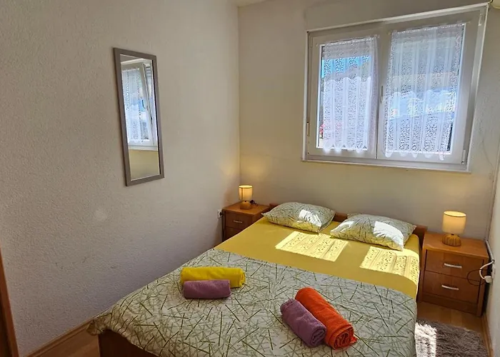 Large Seaview Apt, 150m To Beach, 4km From - Nora Apartment Trogir