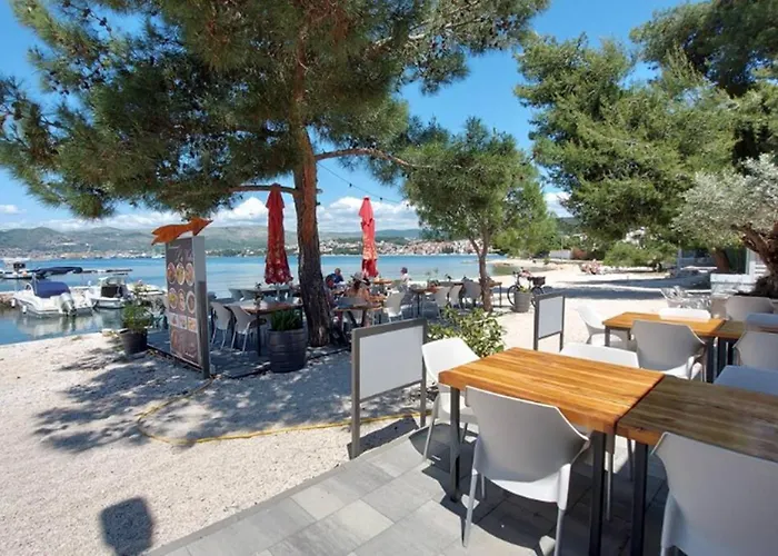 Large Seaview Apt, 150m To Beach, 4km From - Nora *