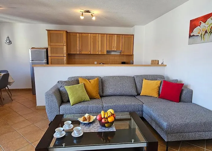 公寓 Large Seaview Apt, 150m To Beach, 4km From - Nora