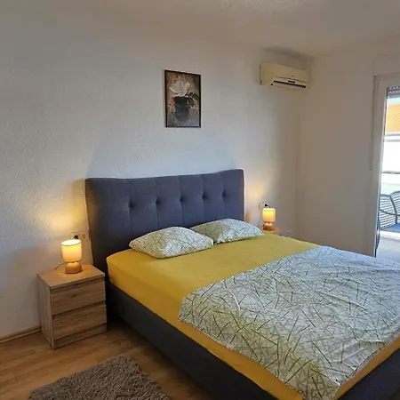 Apartment Large Seaview Apt, 150m To Beach, 4km From - Nora