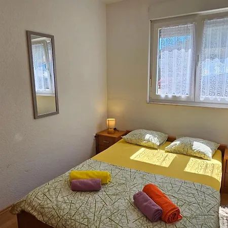 Large Seaview Apt, 150m To Beach, 4km From - Nora Apartment Trogir