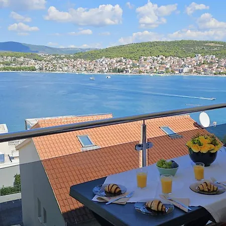 Large Seaview Apt, 150m To Beach, 4km From - Nora Trogir